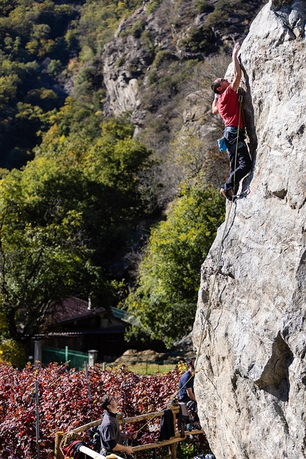 Climbing Park Balteo, Donnas - In arrampicata al Masso Vigneti di Reisen al Climbing Park Balteo di Donnas