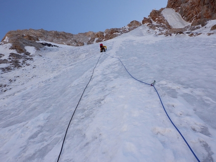 Peak Kosmos, Kirghizistan, Alexander Gukov, Victor Koval - Peak Kosmos in Kirghizistan, salita attraverso la parete nord dai russi Alexander Gukov e Victor Koval