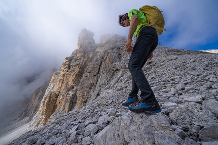 Peter Moser, Pale di San Martino, Dolomiti - Peter Moser in azione il 10/08/2021 nelle Pale di San Martino, Dolomiti. 'Avrei potuto scalare le vie più impegnative, ma ho preferito fare un passo indietro. Ho voluto togliere tutto dal mio alpinismo e mettere al centro la montagna.'