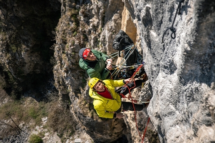 Parete Rossa, Monte San Martino, Dimitri Anghileri, Luca Schiera - Dimitri Anghileri e Luca Schiera su Restiamo Umani (250m, 8b), Parete Rossa, Monte San Martino, Lecco