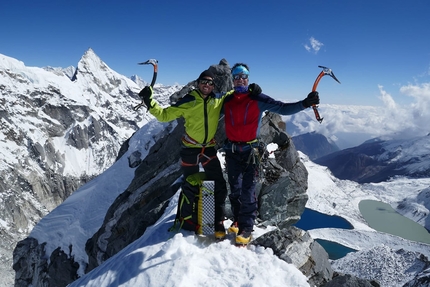 Kondge-Ri, Tengkangpoche, Nepal, Roger Bovard, François Cazzanelli, Emrik Favre, Leonardo Gheza, Jerome Perruquet, Francesco Ratti - Kondge-Ri in Nepal, (François Cazzanelli, Emrik Favre, Leonardo Gheza, Jerome Perruquet, Francesco Ratti)