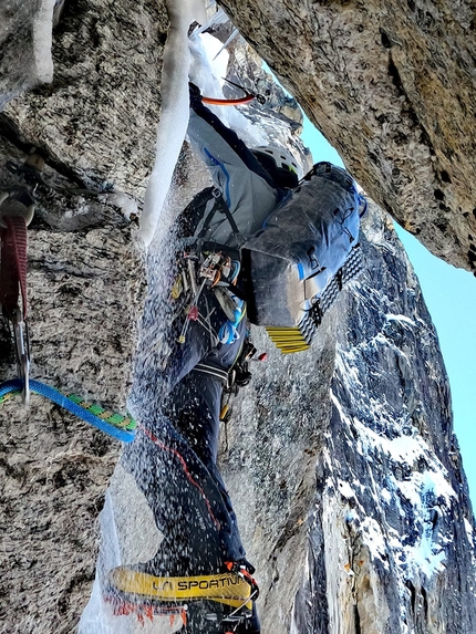 Kondge-Ri, Tengkangpoche, Nepal, Roger Bovard, François Cazzanelli, Emrik Favre, Leonardo Gheza, Jerome Perruquet, Francesco Ratti - Kondge-Ri in Nepal, (François Cazzanelli, Emrik Favre, Leonardo Gheza, Jerome Perruquet, Francesco Ratti)