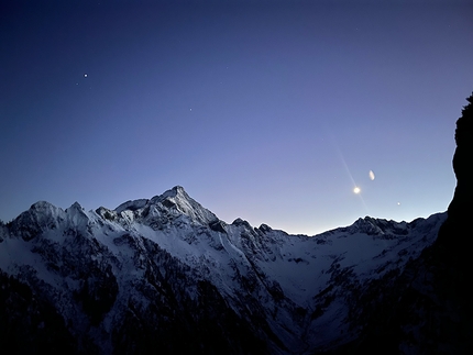 Lotta Continua, Precipizio di Strem, Val Bodengo, Simone Manzi, Maximiliano Piazza, Matteo De Zaiacomo - Notte con la luna, Lotta Continua al Precipizio di Strem in Val Bodengo