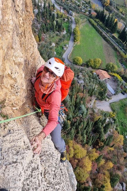 Via Renata Rossi, Monte Colodri, Arco, Valle del Sarca - Via Renata Rossi al Monte Colodri: Giovanni Pillitteri in arrivo alla sosta dopo il traverso