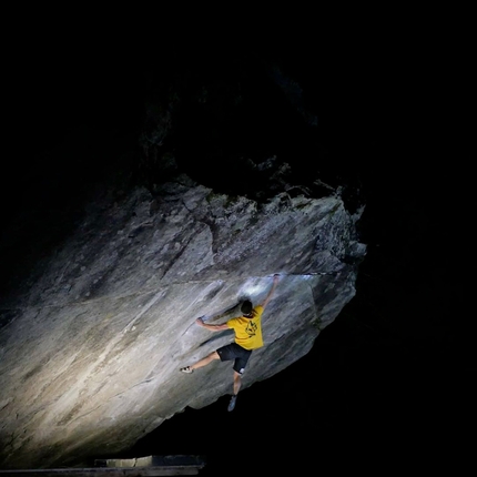 Simon Lorenzi, Off the Wagon Low, Val Bavona - Simon Lorenzi ripete Off the Wagon Low 8C+ in Val Bavona