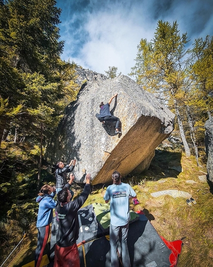 Valle dell'Orco, Valle Orco Climbing Festival - Durante il Valle Orco Climbing Festival 2021, il raduno di arrampicata trad e boulder che si è tenuto il 9 e 10 ottobre sui blocchi e nelle falesie attorno a Ceresole Reale in Valle dell'Orco.