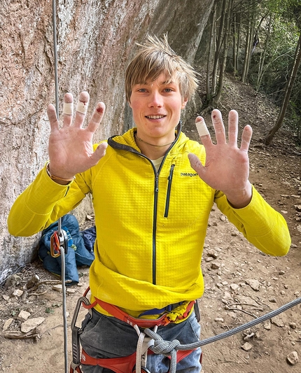 Alexander Megos fires Furia De Jabali 9b at Siurana