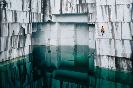 Red Bull Illume 2021 - Red Bull Illume 2021: Federico Ravassard, Category Finalist 2021 Playground by WhiteWall. Marzio Nardi in arrampicata nelle cave di Carrara