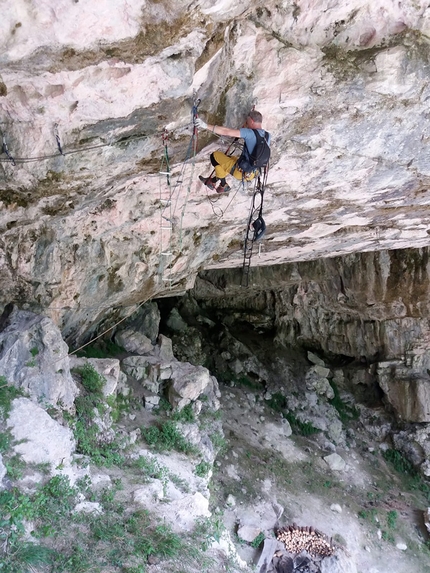 El Viro, Covolon, Val Gàdena, Paola Gottardello, Fausto Maragno, Max Poggese - Durante l'apertura di El Viro nella grotta del Covolon in Val Gàdena (Paola Gottardello, Fausto Maragno, Max Poggese 05-06/2020)