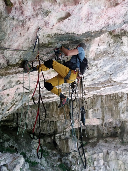 El Viro, Covolon, Val Gàdena, Paola Gottardello, Fausto Maragno, Max Poggese - Durante l'apertura di El Viro nella grotta del Covolon in Val Gàdena (Paola Gottardello, Fausto Maragno, Max Poggese 05-06/2020)