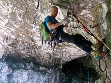 El Viro, Covolon, Val Gàdena, Paola Gottardello, Fausto Maragno, Max Poggese - Durante l'apertura di El Viro nella grotta del Covolon in Val Gàdena (Paola Gottardello, Fausto Maragno, Max Poggese 05-06/2020)