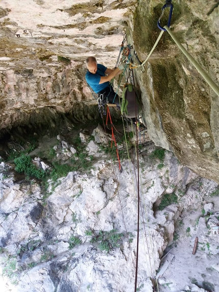 El Viro, Covolon, Val Gàdena, Paola Gottardello, Fausto Maragno, Max Poggese - Durante l'apertura di El Viro nella grotta del Covolon in Val Gàdena (Paola Gottardello, Fausto Maragno, Max Poggese 05-06/2020)