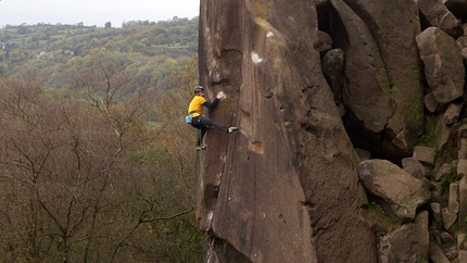 Siebe Vanhee, gritstone UK - Siebe Vanhee flashing Gaia E6 6c at Black Rocks, UK