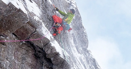Beinn Eighe, Scozia, Greg Boswell, Hamish Frost, Graham McGrath - Arrampicata invernale in Scozia: Greg Boswell durante la prima salita di 'Take Me Back To The Desert' su Beinn Eighe con Hamish Frost e Graham McGrath, dicembre 2021