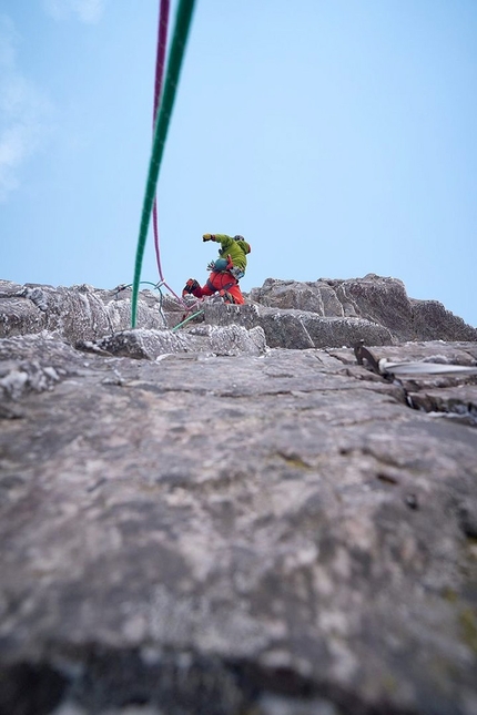 Beinn Eighe, Scozia, Greg Boswell, Hamish Frost, Graham McGrath - Arrampicata invernale in Scozia: Greg Boswell durante la prima salita di 'Take Me Back To The Desert' su Beinn Eighe con Hamish Frost e Graham McGrath, dicembre 2021