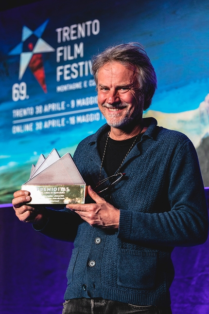Premio ITAS del Libro di Montagna - Marco Albino Ferrari, vincitore del Premio ITAS del Libro di Montagna 2021 con il libro Mia Sconosciuta