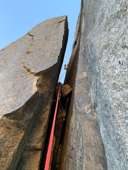 The Nose, El Capitan, Yosemite, Stefano Ragazzo, Silvia Loreggian - Silvia Loreggian climbing The Chimney 5.8 on The Nose, El Capitan, Yosemite