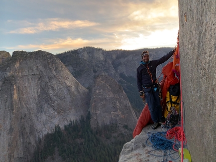 The Nose, El Capitan, Yosemite, Stefano Ragazzo, Silvia Loreggian - Stefano Ragazzo sulla Cap Tower con le ultime luci, El Capitan, Yosemite, novembre 2021