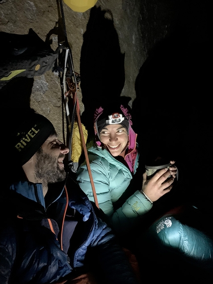 Salathé Wall, El Capitan, Yosemite, Stefano Ragazzo, Silvia Loreggian - Cenetta liofilizzata sotto alle stelle..! Stefano Ragazzo e Silvia Loreggian sulla Long Ledge di Salathé Wall, El Capitan, Yosemite: 