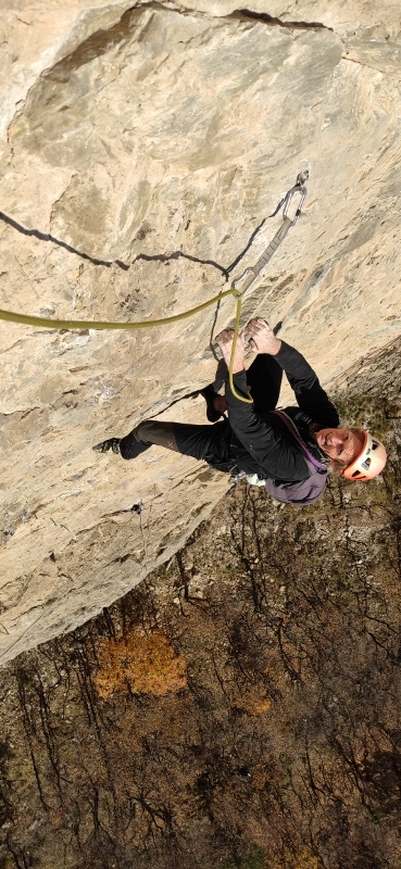 Punta Nini di Cateissard, Valle di Susa - Punta Nini di Cateissard in  Val di Susa: Claudio Battezzati su uno dei pochi riposi del Muro Magico (Peccati di Presunzione)