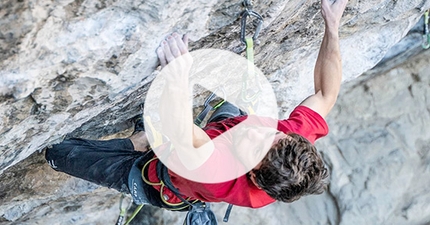 Watch Stefano Ghisolfi climbing The Lonely Mountain 9b