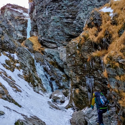 O sole Mia, cascata di ghiaccio, Valle Vigezzo, Val d'Ossola, Cristian Candiotto, Giovanni Pagnoncelli - O sole Mia in Valle Vigezzo in Val d'Ossola (Cristian Candiotto, Giovanni Pagnoncelli 26/12/2021)