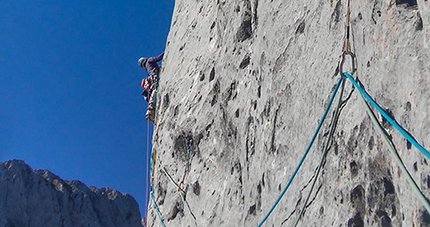 Presolana, Corna delle Quattro Matte, Balikwas, Luigi Berio, Paolo Serralunga - Luigi Berio in apertura su L3 di Balikwas, Corna delle Quattro Matte, Presolana