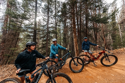 Banff Mountain Film Festival World Tour 2022 - Girls Gotta Eat Dirt di Elliot Wilkinson-Ray, Peter Vogt