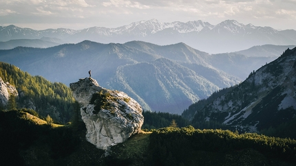 Banff Mountain Film Festival World Tour 2022 - Invisibile Beauty di Milo Zanecchia, Sarah Ziegler