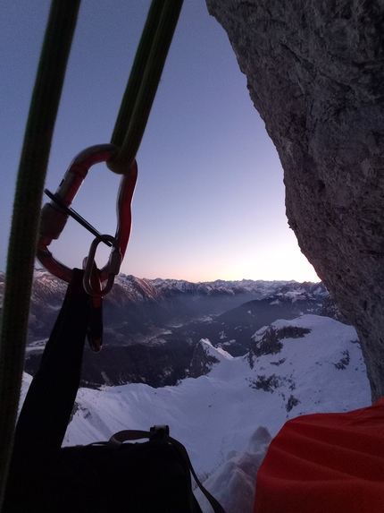 Dario Eynard, Presolana, Via Direttissima - Dario Eynard al bivacco durante la prima solitaria invernale della Via Direttissima in Presolana