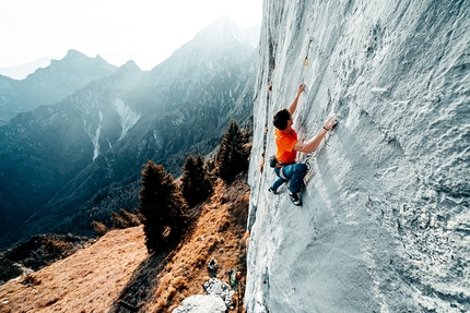 Watch Alessandro Zeni climb Eternit at Baule, Dolomites