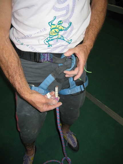 Nodi per l'arrampicata in falesia - Nodo a otto infilato (nodo delle guide con frizione)