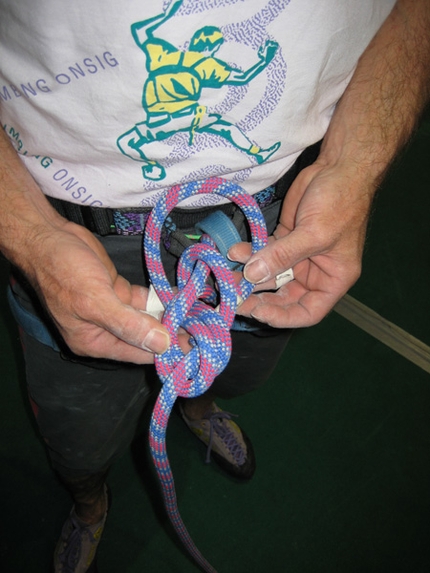 Nodi per l'arrampicata in falesia - Nodo a otto infilato (nodo delle guide con frizione)