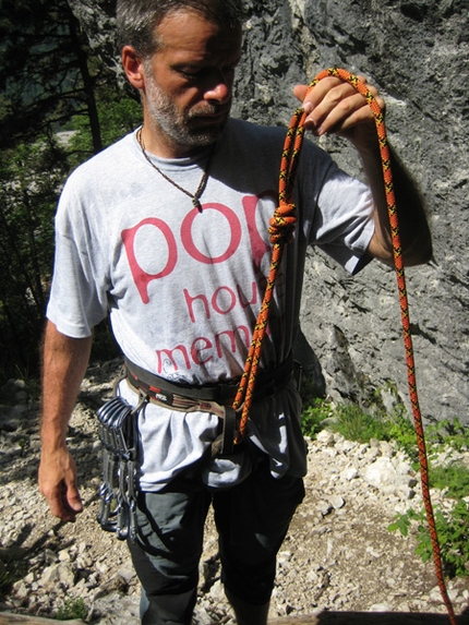 Nodi per l'arrampicata in falesia - Nodo a otto con refolo lungo.