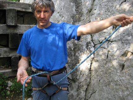 Nodi per l'arrampicata in falesia - Nodo bulino infilato.