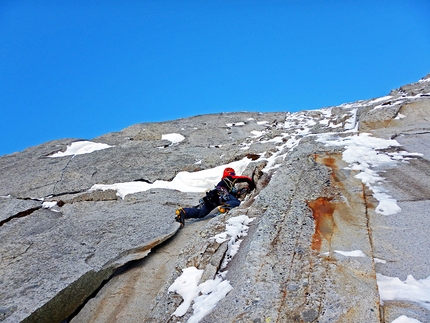 Strapazzati dalla Luna Piena, nuova via di misto alla Cima Busazza in Presanella