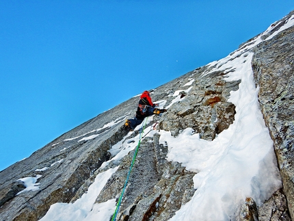 Cima Busazza, Adamello – Presanella, Strapazzati dalla Luna Piena, Emanuele Andreozzi, Matteo Faletti, Francesco Nardelli - Strapazzati dalla Luna Piena alla Cima Busazza (Adamello – Presanella) aperta da Emanuele Andreozzi, Matteo Faletti, Francesco Nardelli il 17/12/2021