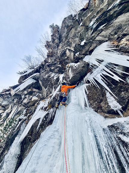 Rein in Taufers, Simon Gietl, Jakob Steinkasserer, Focus - Simon Gietl making the first ascent of Focus at Riva di Tures, December 2021