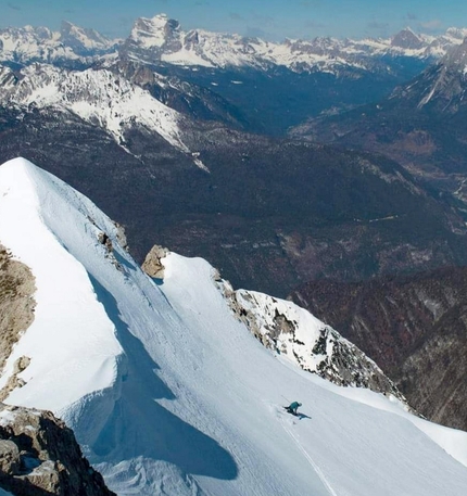 Dolomiti sci ripido, Francesco Vascellari - Cima Laste 2555m, Parete Nord, nel gruppo delle Dolomiti d'Oltre Piave (Francesco Vascellari, Loris De Barba, Tiziano Canal, Davide D'Alpaos 08/04/2021).