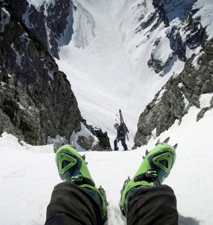 Dolomite extreme skiing, Francesco Vascellari - Cima Laste 2555m, Parete Nord, nel gruppo delle Dolomiti d'Oltre Piave (Francesco Vascellari, Loris De Barba, Tiziano Canal, Davide D'Alpaos 08/04/2021).