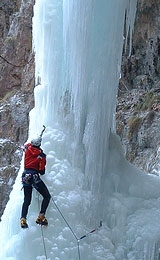 Ice climbing belays - Semi-mobile ice screw belay - Ice climbing at the Gole di San Biagio 