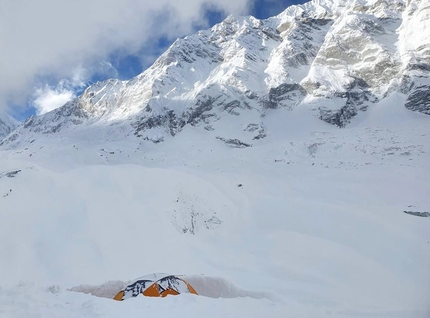 Manaslu, Simone Moro, Alex Txikon - Manaslu Base Camp at 4800m.