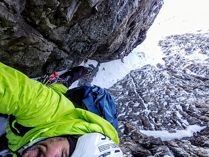 Pizzo Trona, Val Gerola, Cristian Candiotto - Cristian Candiotto durante la prima salita di Via Benvenuta Amélie sul Pizzo Trona in Val Gerola il 11/01/2022