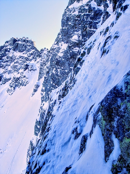 Pizzo Trona, Val Gerola, Cristian Candiotto - Cristian Candiotto durante la prima salita di Via Benvenuta Amélie sul Pizzo Trona in Val Gerola il 11/01/2022