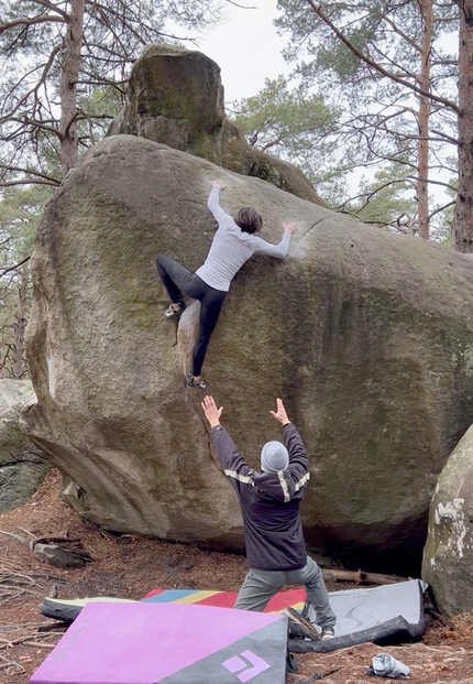 Oriane Bertone - Oriane Bertone climbing Karma 8A+ at Fontainebleau