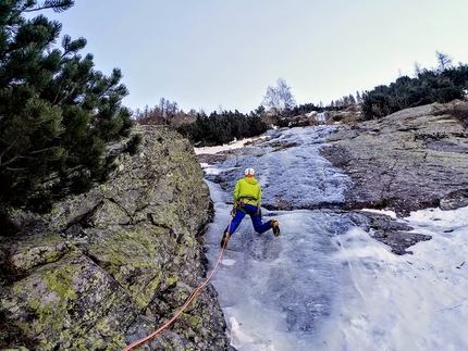 Cascata Placca Spietata in Val Gerola per Pietro Bonaiti e Cristian Candiotto