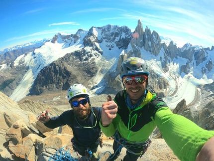 Aguja Rafael Juarez, Patagonia, Matteo Della Bordella, David Bacci - Matteo Della Bordella e David Bacci sulla via Corallo, Aguja Rafael Juarez, Patagonia, gennaio 2022