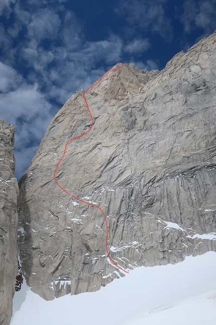 Cerro Catedral, Patagonia, alpinismo, Juan Señoret, Cristobal Señoret - The route line of Dos Hermanos on Cerro Catedral in Patagonia first ascended by Cristobal Señoret and Juan Señoret