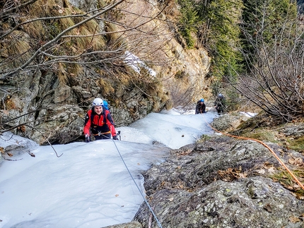 Via dei Pugliesi, Val Gerola, Cristian Candiotto - Via dei Pugliesi in Val Gerola, Orobie Valtellinesi (Andrea Biraghi, Francesco e Giuseppe Bellosguardo, Cristian Candiotto, Cristian Leonarduzzi Emanuele Panzeri 23/01/2022)