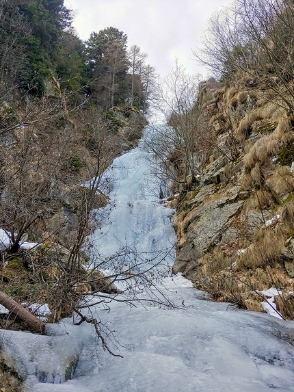 Via dei Pugliesi, Val Gerola, Cristian Candiotto - Via dei Pugliesi in Val Gerola, Orobie Valtellinesi (Andrea Biraghi, Francesco e Giuseppe Bellosguardo, Cristian Candiotto, Cristian Leonarduzzi Emanuele Panzeri 23/01/2022)